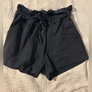 Ruffle paper bag black shorts